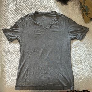 Lululemon 5 year basic tee v neck medium